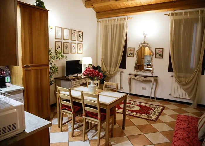 Floreal House - Classic Style Apartment