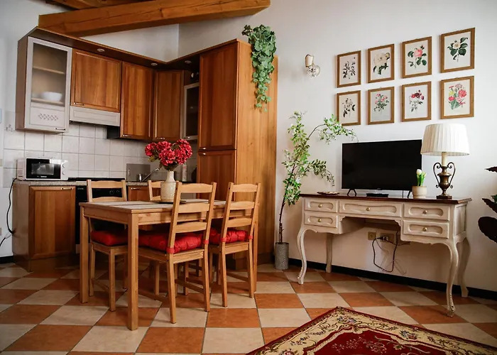 Floreal House - Classic Style Apartment