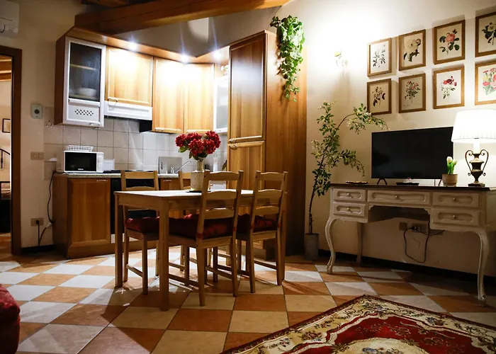 Floreal House - Classic Style Apartment
